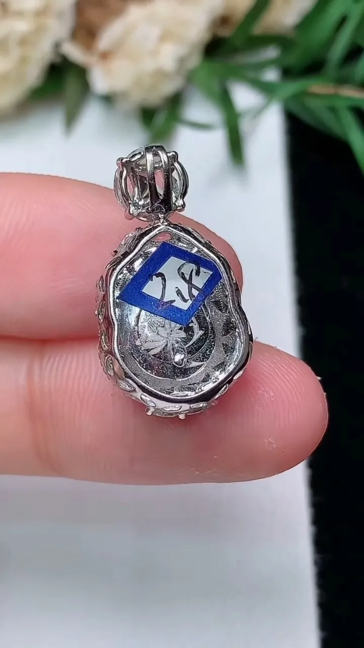 天然A货翡翠貔貅吊坠，尺寸21.2-11.8-10，裸石11.8-9.9
12月31日