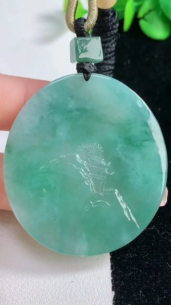 天然A货翡翠山水牌吊坠，尺寸50-45-5.1，重量:30.69g
12月31日