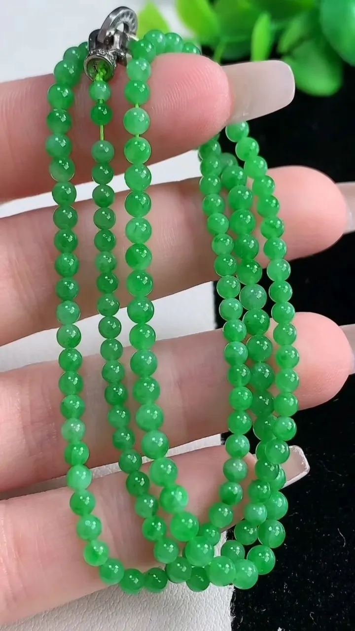 天然A货翡翠小米珠项链，尺寸3-149颗，重量:9.83g
12月31日