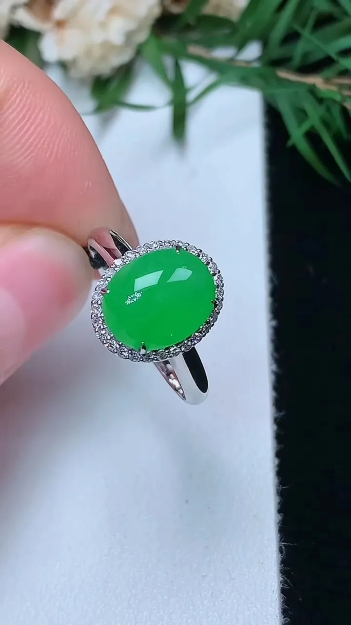 天然A货翡翠蛋面戒指，尺寸17.2-9.9-8，重量:2.66g2025年12月31日
工厂直销收藏