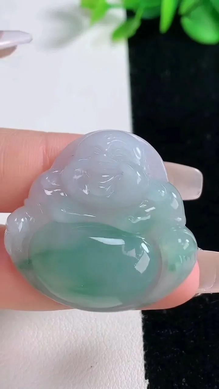 天然A货翡翠佛公吊坠，尺寸32.5-34.8-6.3，重量:10.79g
12月31日