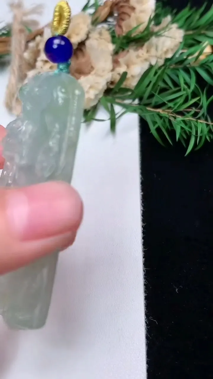 天然A货翡翠白冰龙牌吊坠，尺寸56-34.6-5.2，重量:22.00g
12月31日