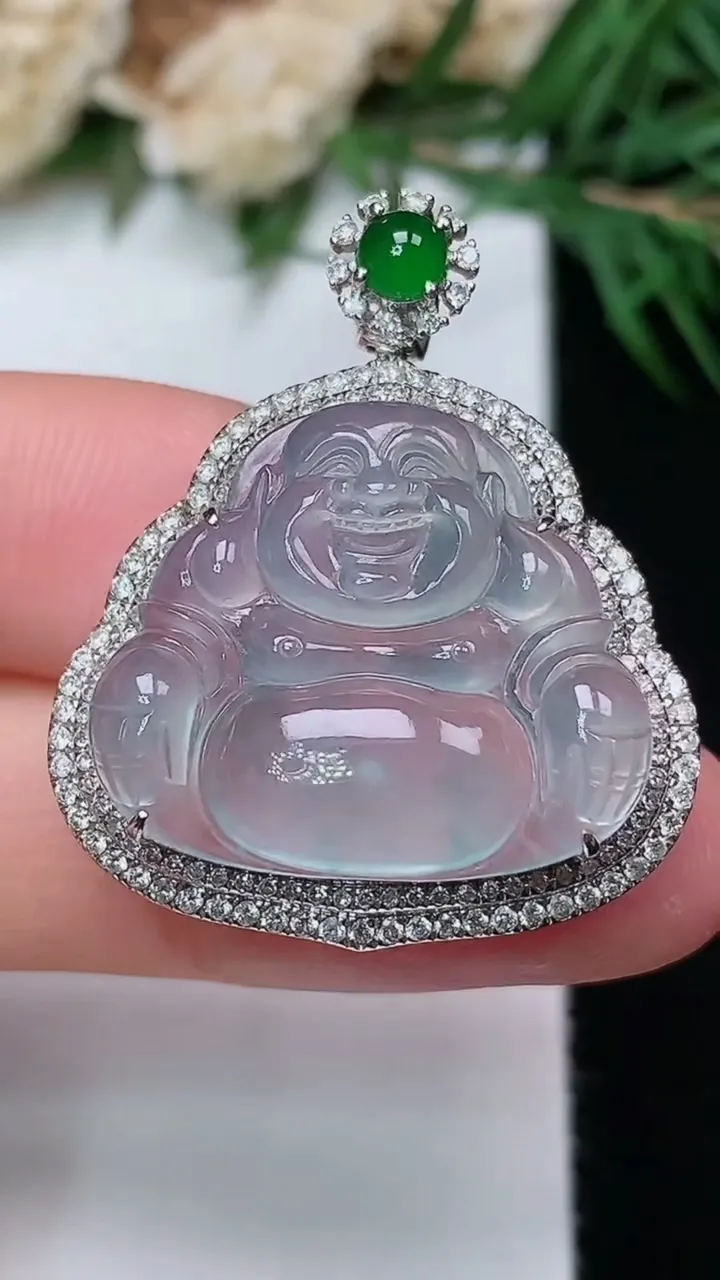 天然A货翡翠佛公吊坠，尺寸31-26.2-9.8，裸石19-22，重量:5.44g
12月31日