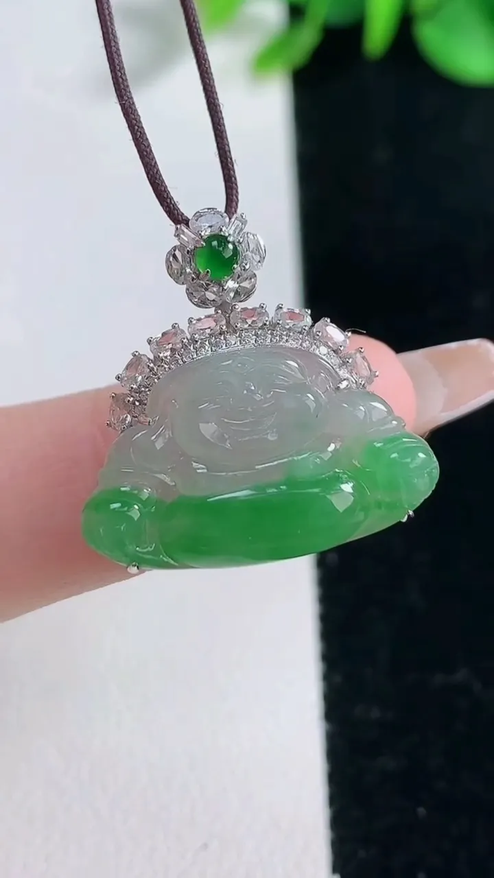 天然A货翡翠佛公吊坠，尺寸22.7-13.5-23-7，重量:2.91g
12月31日