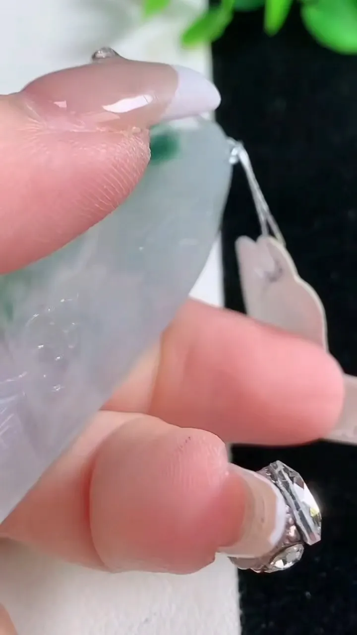 天然A货翡翠种飘花普贤菩萨吊坠，尺寸50-30.8-5，重量:19.72g
12月31日