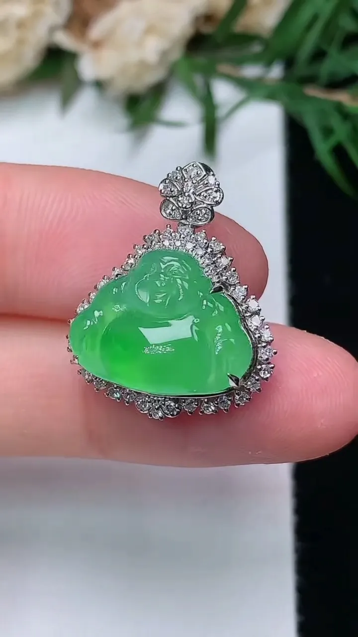 天然A货翡翠佛公吊坠，尺寸21.9-18.2-9.6，裸石11.8-15
12月31日