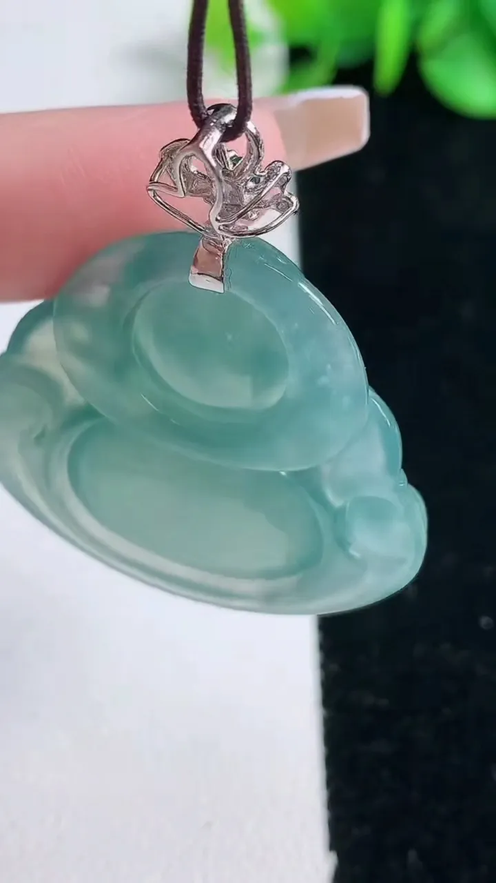 天然A货翡翠佛公吊坠，尺寸32-34.3-6.8，重量:11.51g
12月31日
