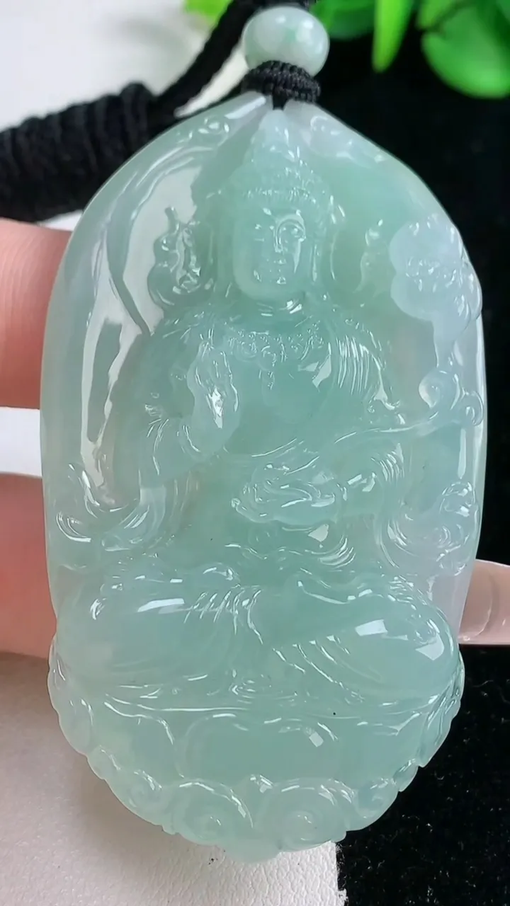 天然A货翡翠大势至菩萨吊坠，尺寸62.3-38-9，重量:36.54g
12月31日