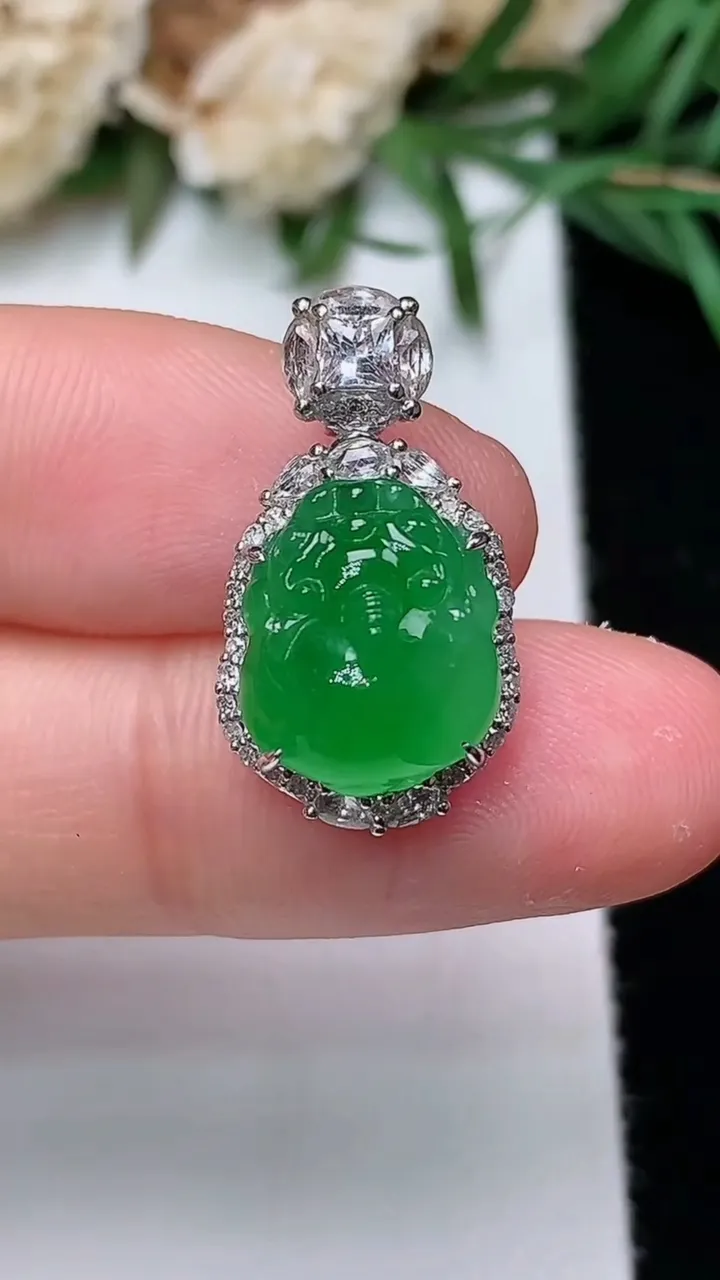 天然A货翡翠貔貅吊坠，尺寸21.2-11.8-10，裸石11.8-9.9
12月31日