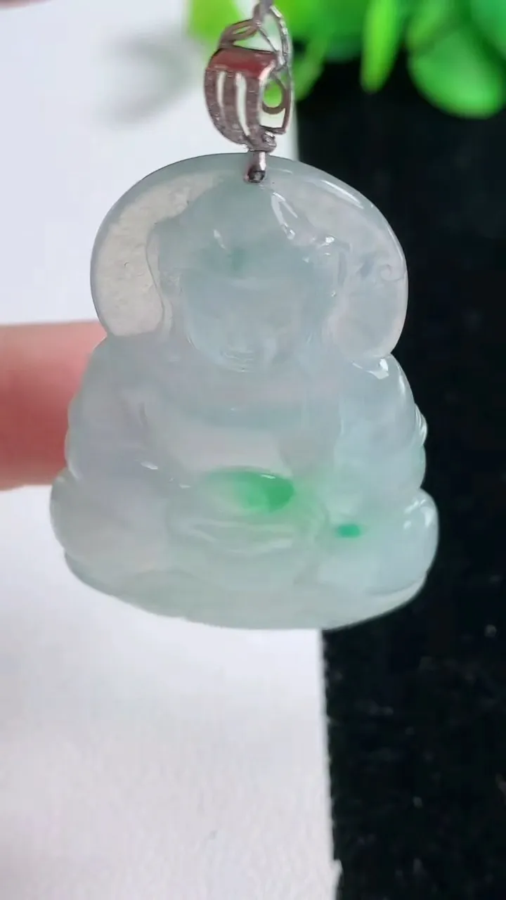 天然A货翡翠观音菩萨吊坠，尺寸46.3-30-5.6，重量:15.01g
12月31日