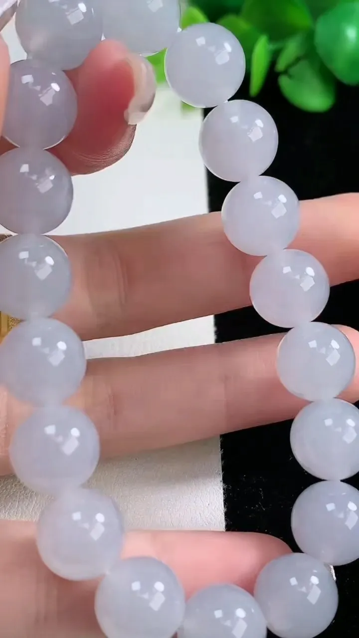 天然A货翡翠种白冰圆珠手串，尺寸11-18颗，重量:42.20g12月31日
工厂直销收藏佳品,种好水足，色泽均匀，有种有色，上手高大气！