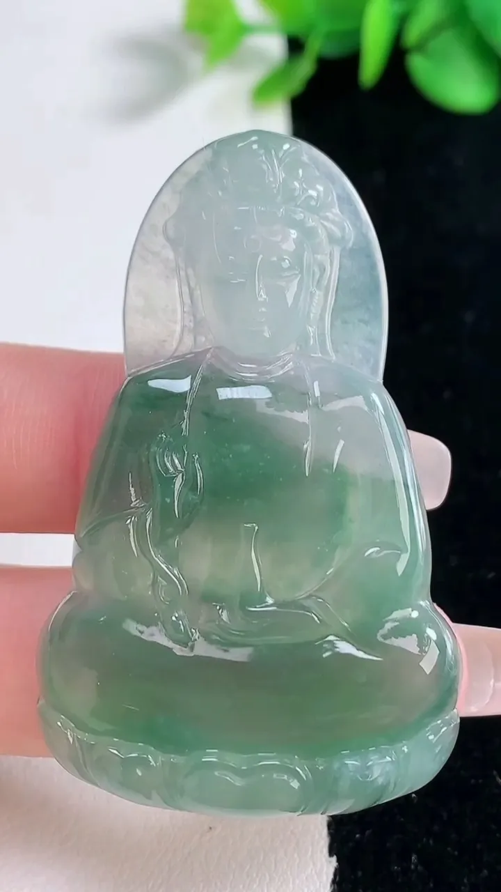 天然A货翡翠观音菩萨吊坠，尺寸54.3-34-5.6，重量:18.46g
12月31日