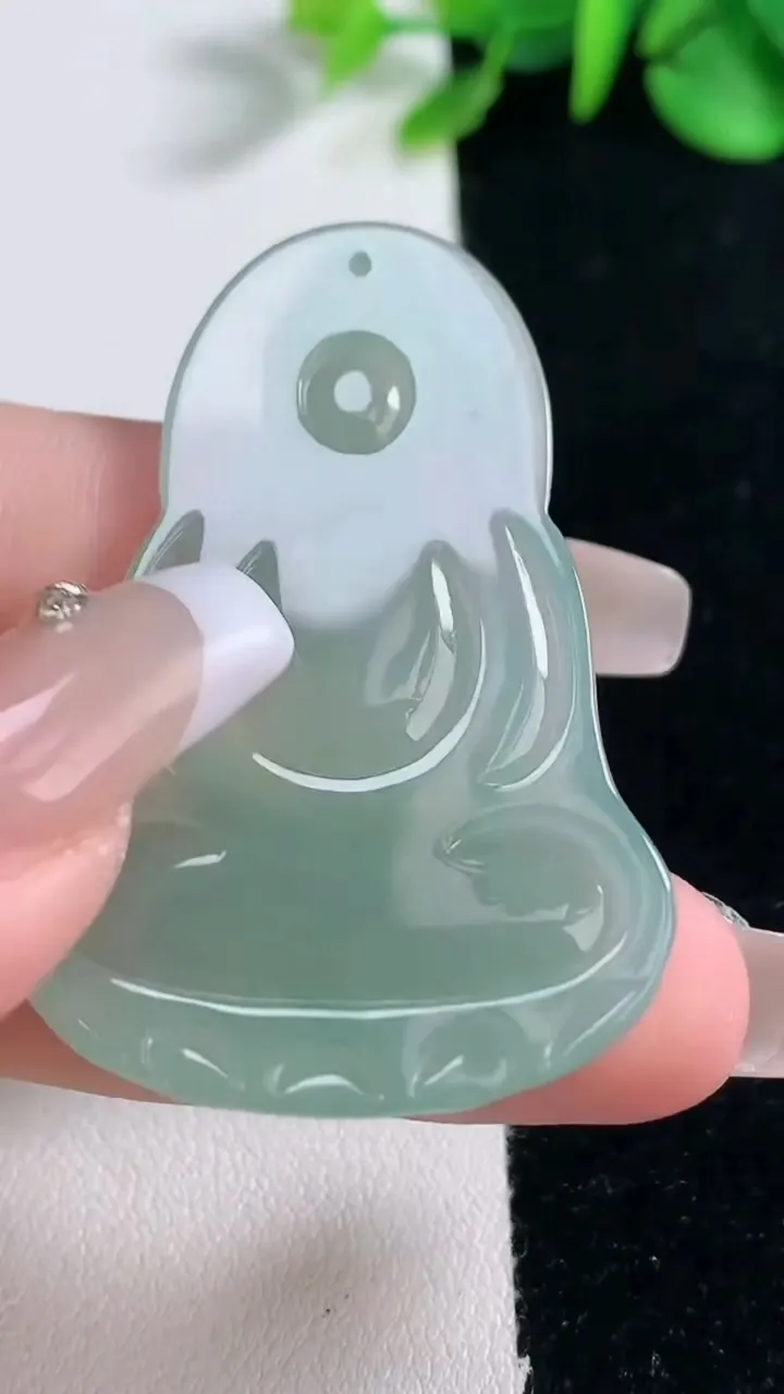 天然A货翡翠素衣观音菩萨吊坠，尺寸48.4-32-5.3，重量:13.54g
12月31日