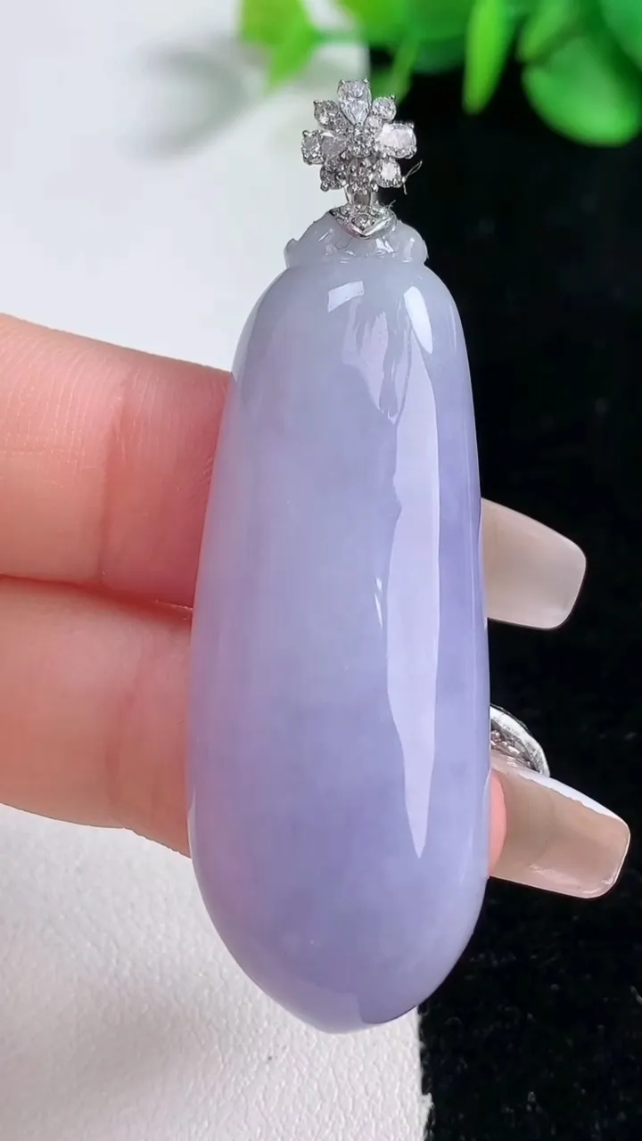 天然A货翡翠18K金紫罗兰福瓜吊坠，尺寸48.6-18-8.9，重量:16.55g
12月31日