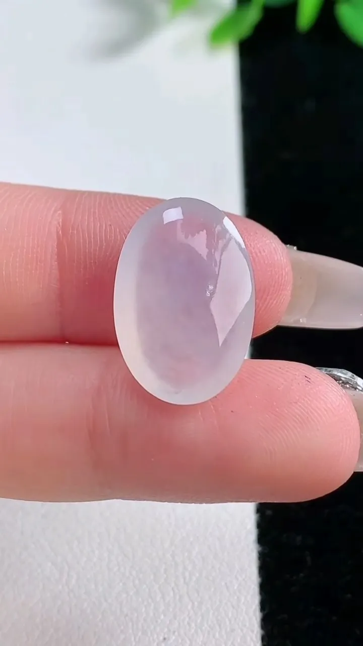 天然A货翡翠蛋面镶嵌件，尺寸18.8-12.6-5.9，重量:2.45g
12月31日