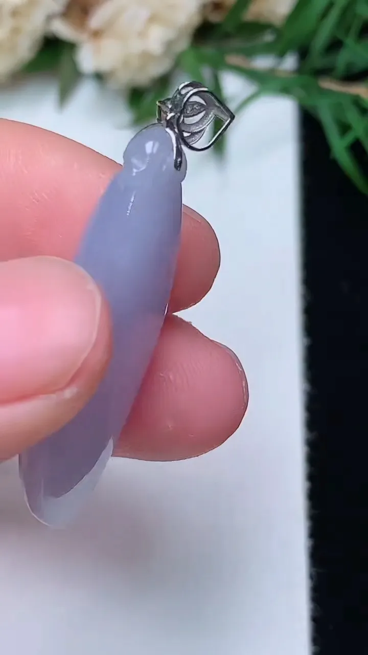 天然A货翡翠k金紫罗兰福瓜吊坠，尺寸32-11.9-5.9，重量:4.73g
12月31日