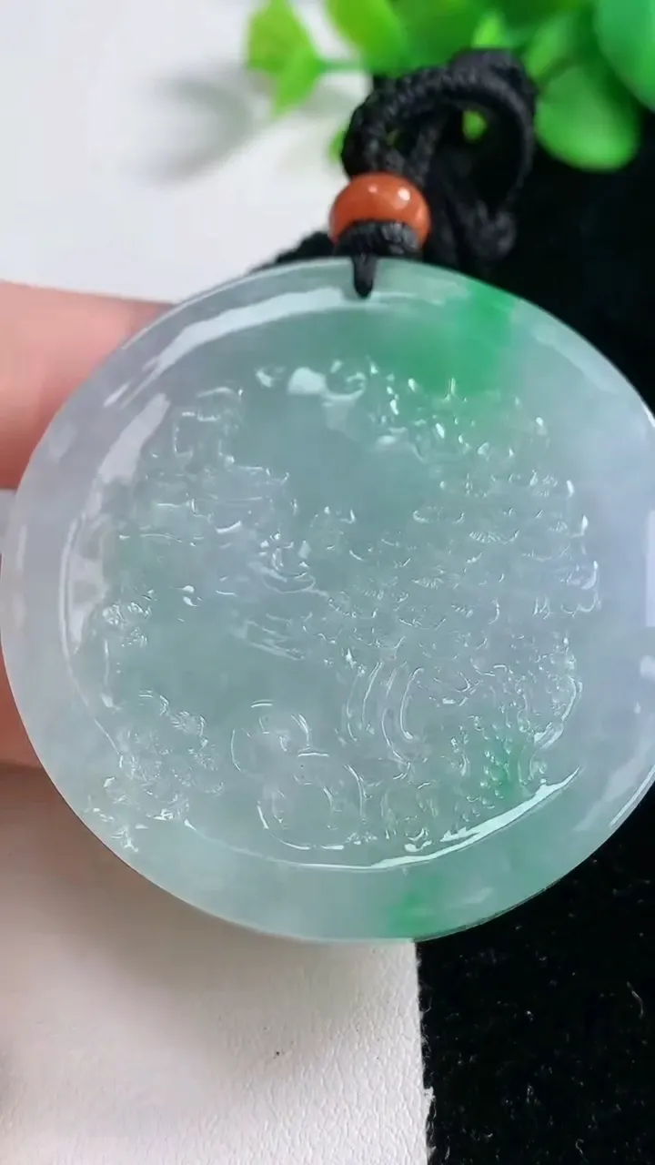 天然A货翡翠山水牌吊坠，尺寸50.8-10.6，重量:60.48g
12月31日