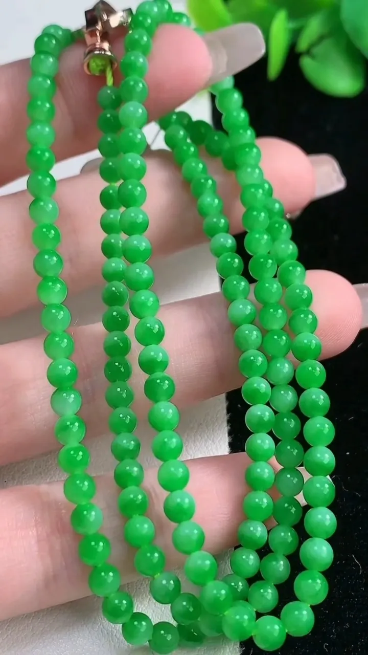 天然A货翡翠小米珠项链，尺寸3.5-153颗，重量:15.83g
12月31日