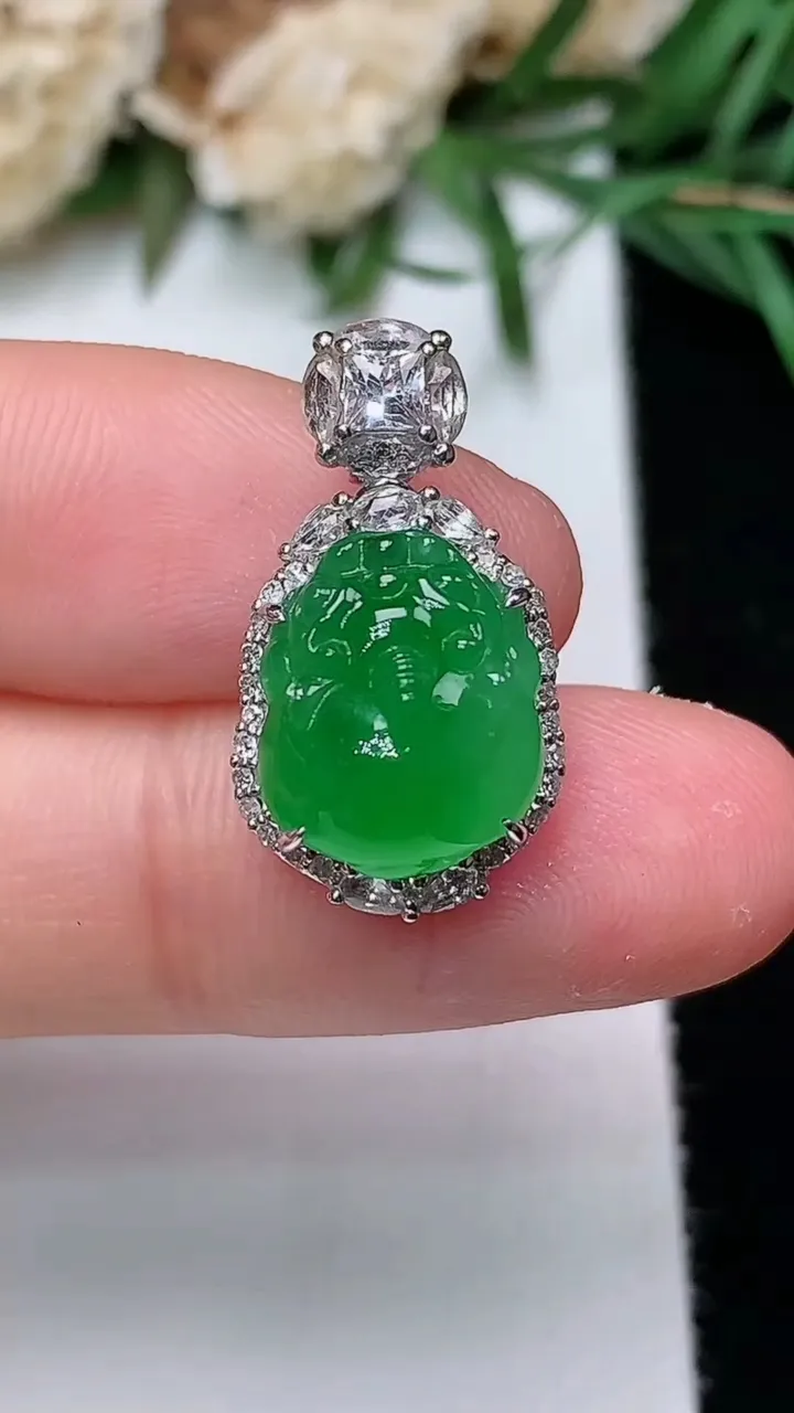 天然A货翡翠貔貅吊坠，尺寸21.2-11.8-10，裸石11.8-9.9
12月31日