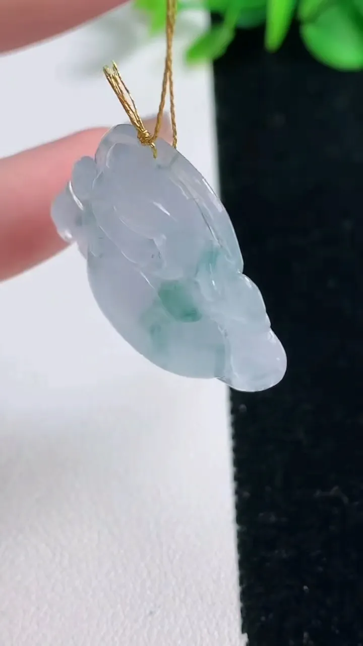 天然A货翡翠种飘花佛公吊坠，尺寸295-32-6.1，重量:7.97g
12月31日