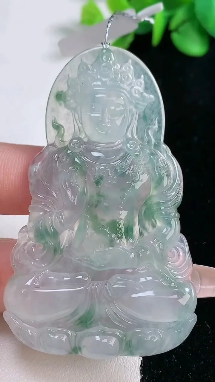 天然A货翡翠种飘花度母观音菩萨吊坠，尺寸66.5-40-6.2，重量:27.43g
12月31日