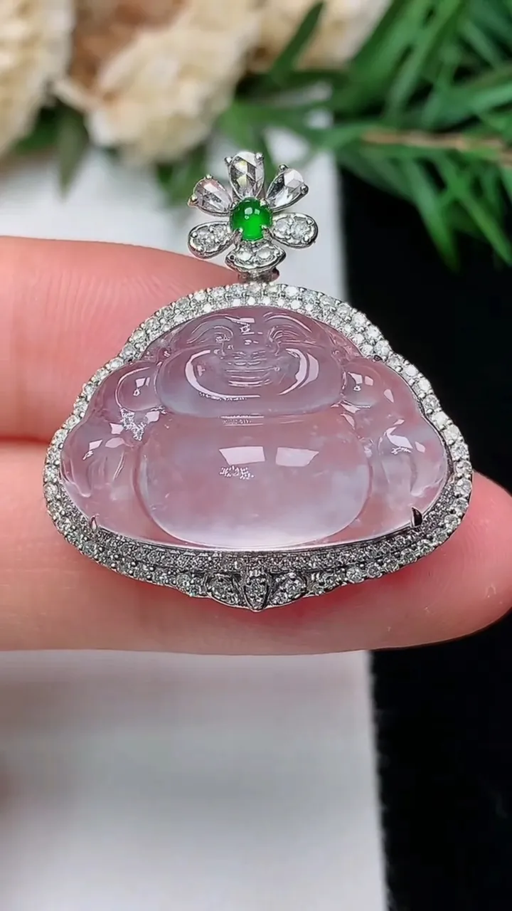 天然A货翡翠白冰佛公吊坠，尺寸27.7-25.7-12，裸石14-22.5，重量:5.50g
12月31日