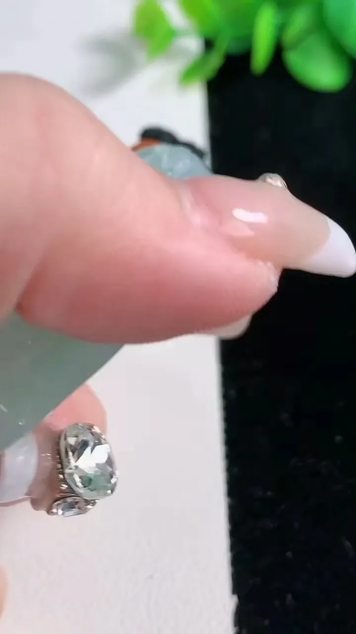 天然A货翡翠山水牌吊坠，尺寸50.8-10.6，重量:60.48g
12月31日