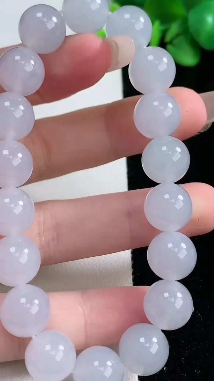 天然A货翡翠种白冰圆珠手串，尺寸11-18颗，重量:42.20g12月31日
工厂直销收藏佳品,种好水足，色泽均匀，有种有色，上手高大气！