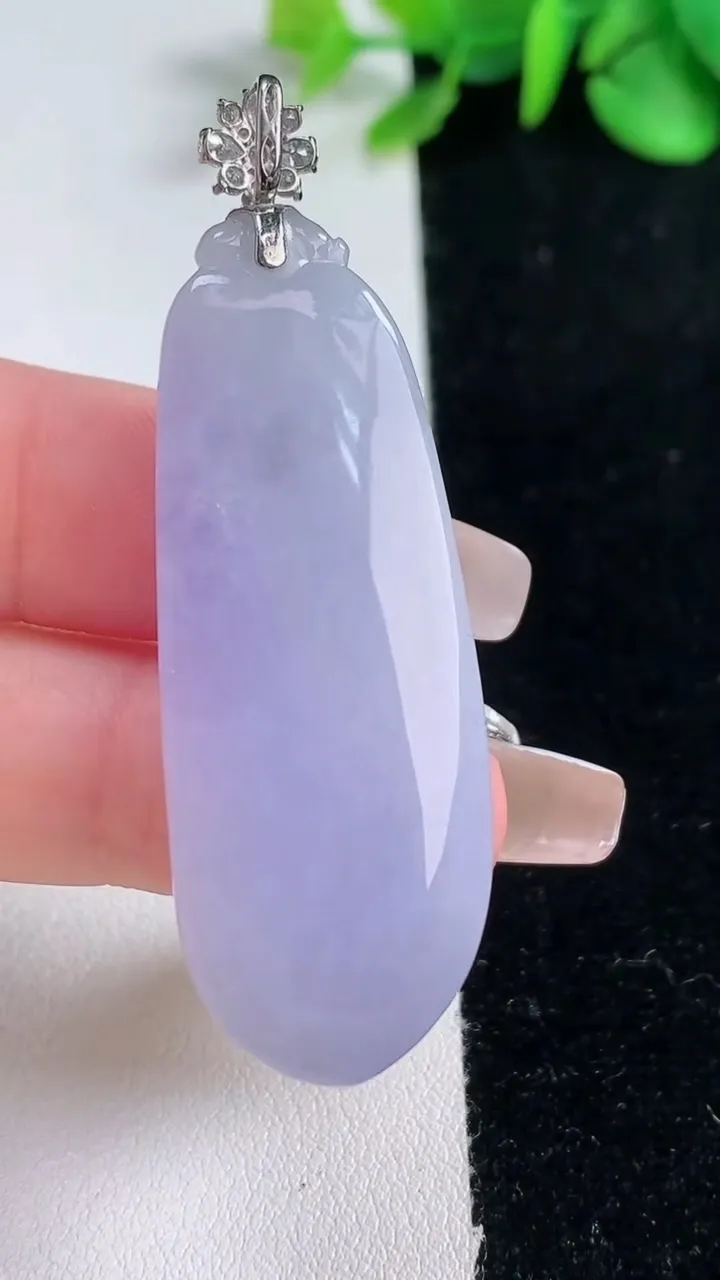 天然A货翡翠18K金紫罗兰福瓜吊坠，尺寸48.6-18-8.9，重量:16.55g
12月31日