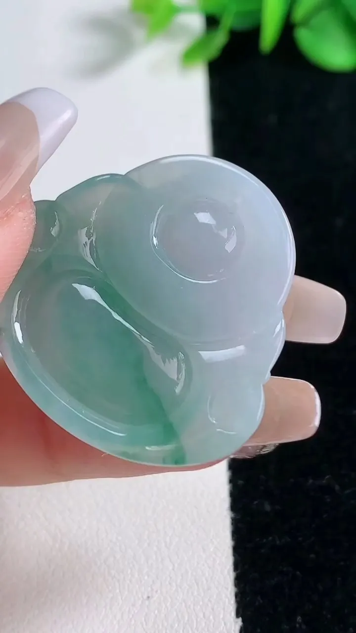 天然A货翡翠佛公吊坠，尺寸32.5-34.8-6.3，重量:10.79g
12月31日