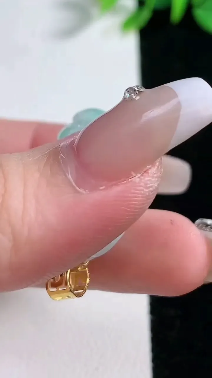 天然A货翡翠貔貅吊坠，尺寸23.5-17.6-13，重量:11.15g
12月31日