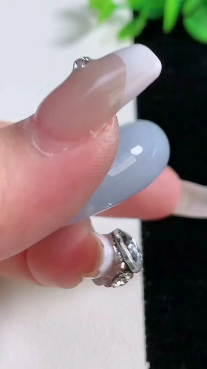 天然A货翡翠紫罗兰平安扣吊坠，尺寸33-11.3，重量:27.32g
12月31日