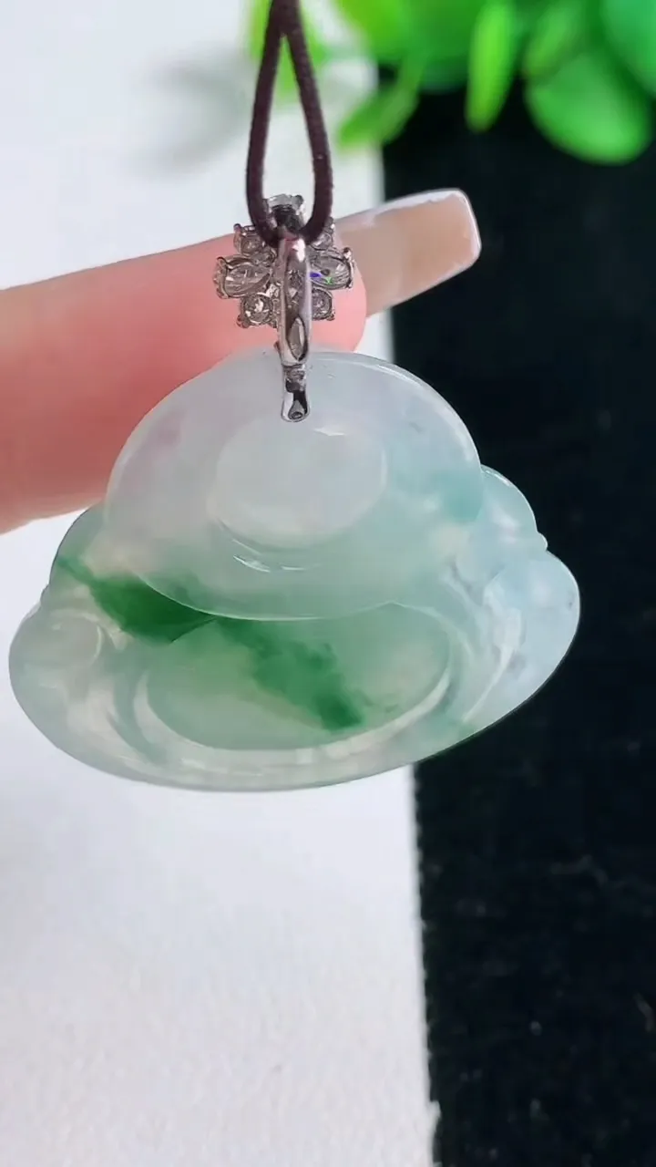 天然A货翡翠种飘花佛公吊坠，尺寸29.2-31.6-5.7，重量:8.16g
12月31日