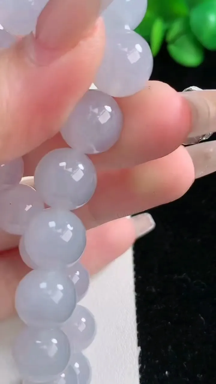 天然A货翡翠种白冰圆珠手串，尺寸11-18颗，重量:42.20g12月31日
工厂直销收藏佳品,种好水足，色泽均匀，有种有色，上手高大气！