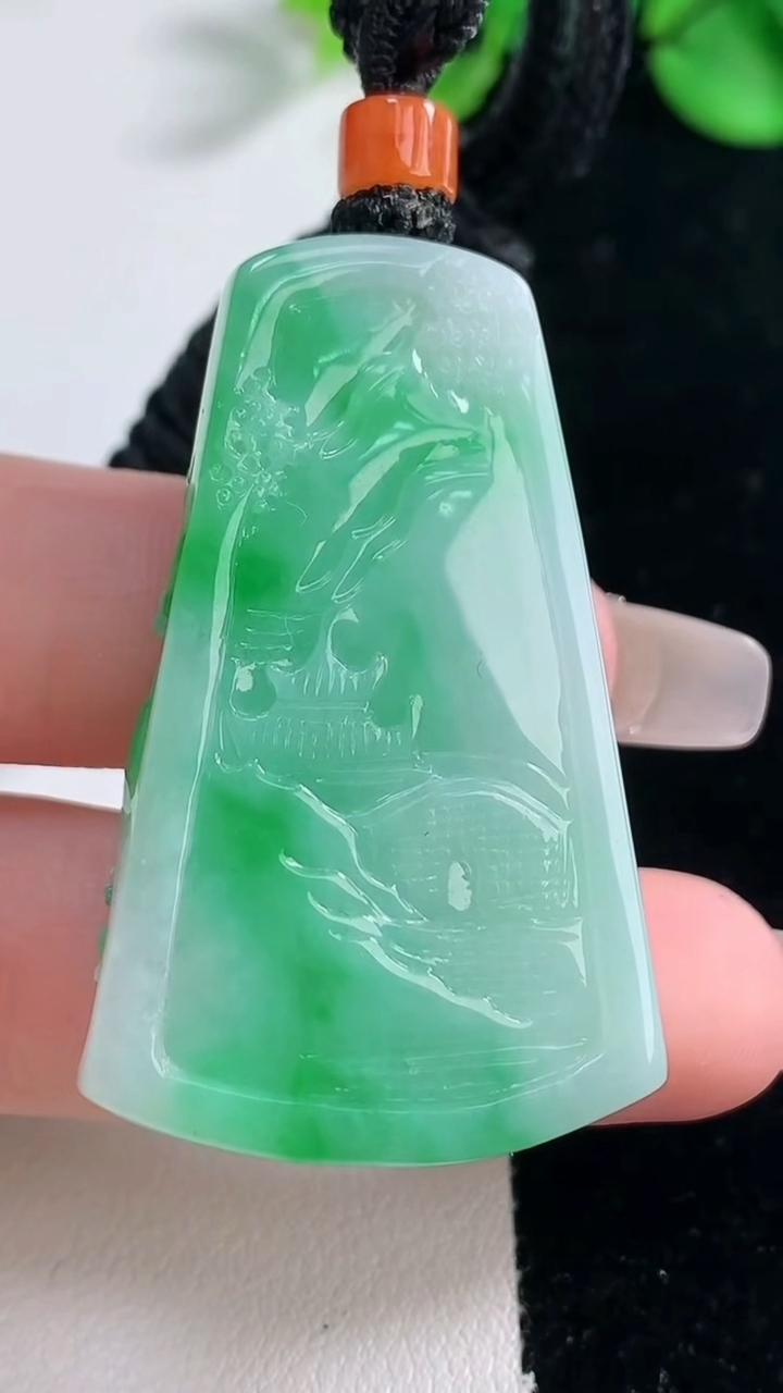 天然A货翡翠山水牌吊坠，尺寸44.5-26.7-11.2，重量:29.94g
12月31日