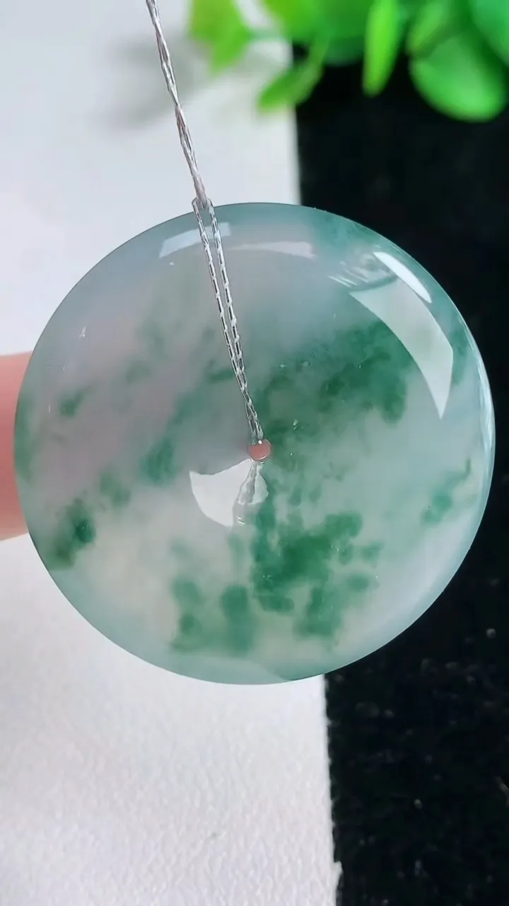 天然A货翡翠种飘花平安扣吊坠，尺寸36-6.4，重量:16.40g
12月31日