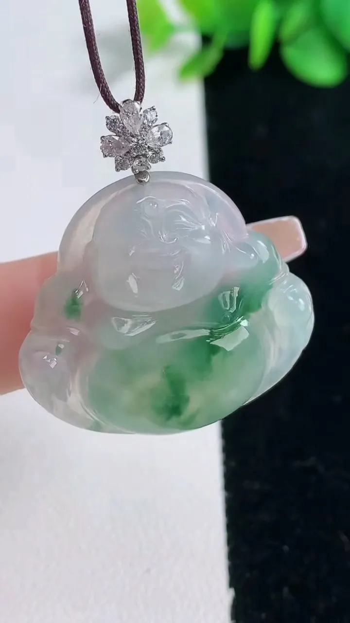 天然A货翡翠种飘花佛公吊坠，尺寸29.2-31.6-5.7，重量:8.16g
12月31日