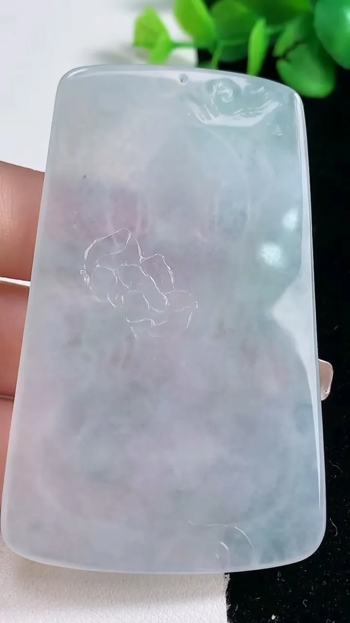 天然A货翡翠冰种飘花虚空藏菩萨吊坠，尺寸70-43.8-5，重量:36.90g
12月31日