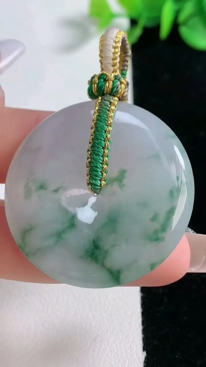 天然A货翡翠冰种飘花平安扣吊坠，尺寸36.2-5.4，重量:16.47g
12月31日