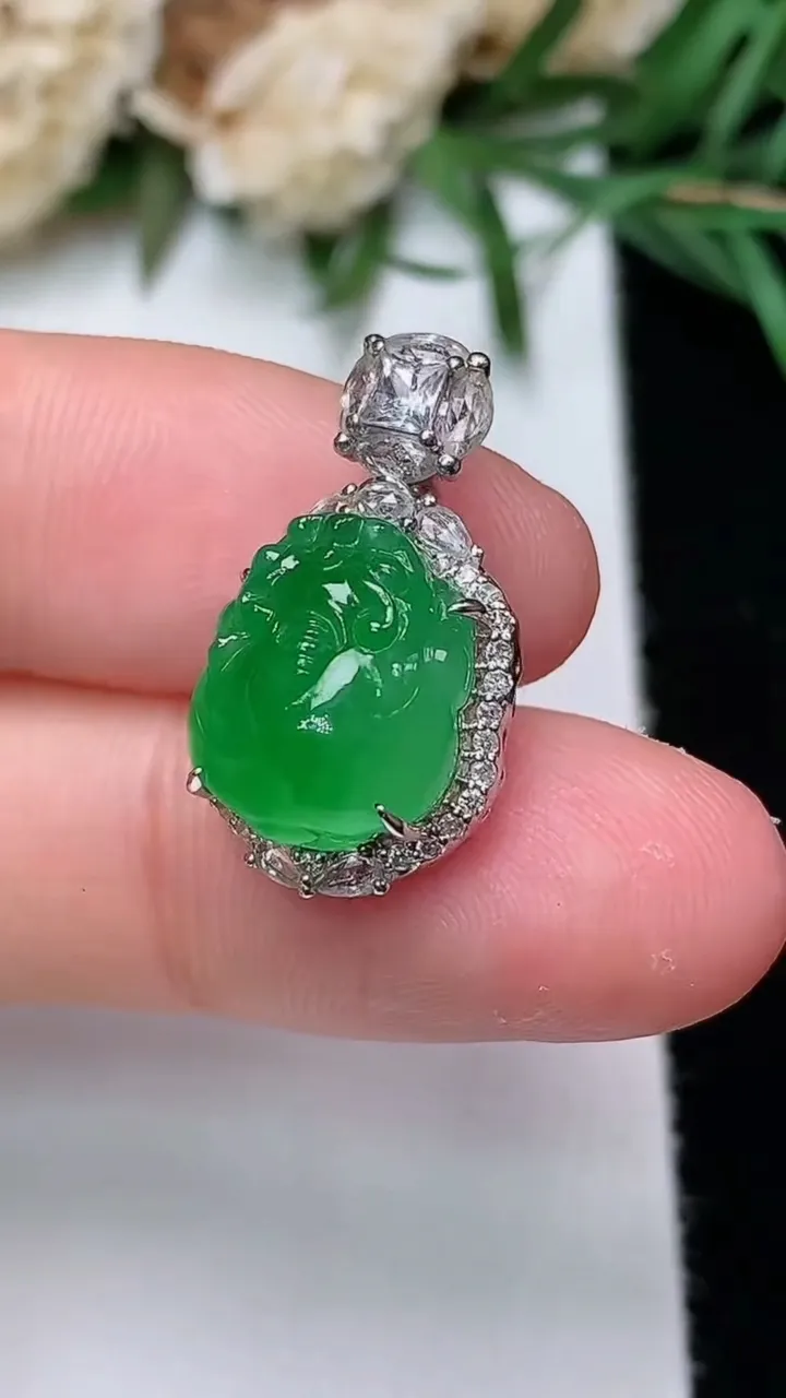 天然A货翡翠貔貅吊坠，尺寸21.2-11.8-10，裸石11.8-9.9
12月31日