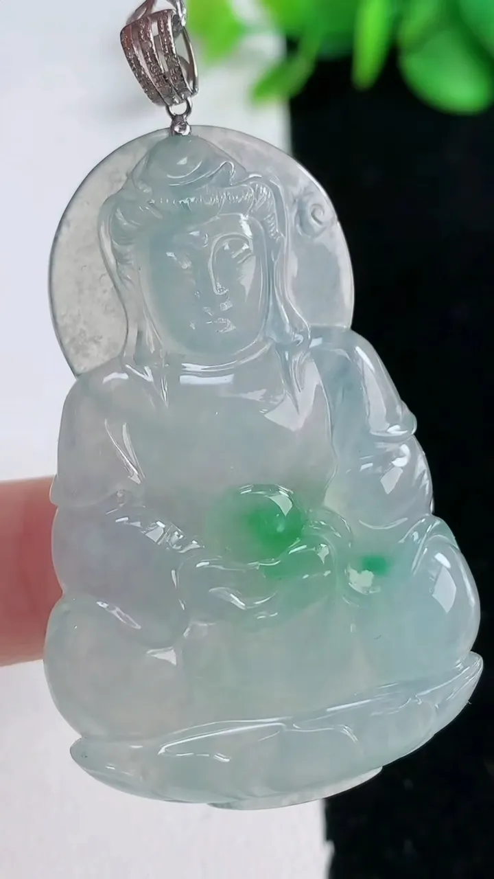 天然A货翡翠观音菩萨吊坠，尺寸46.3-30-5.6，重量:15.01g
12月31日