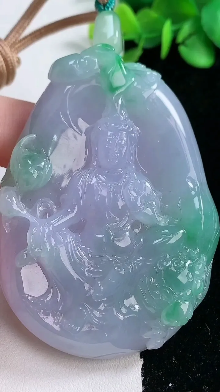 天然A货翡翠文殊菩萨吊坠，尺寸70.7-51-13.3，重量:105.54g
12月31日