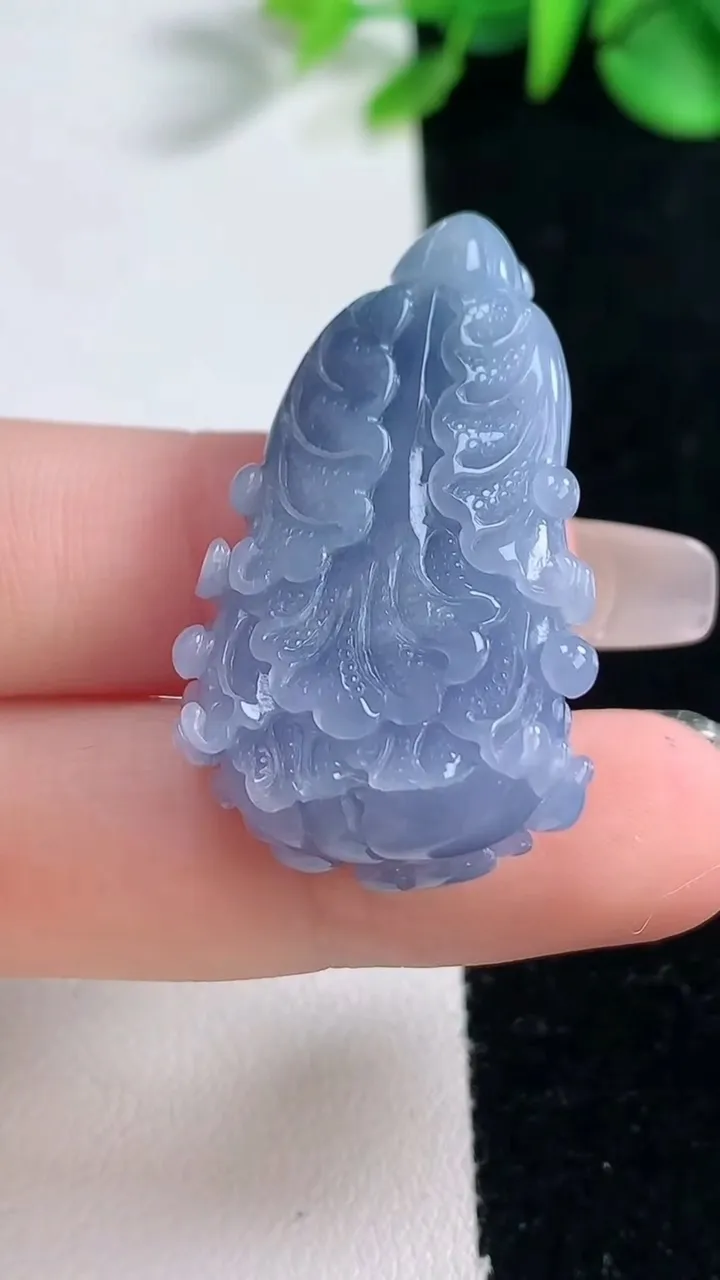 天然A货翡翠紫罗兰白菜吊坠，尺寸34.8-22.5-13.2，重量:16.00g
12月31日