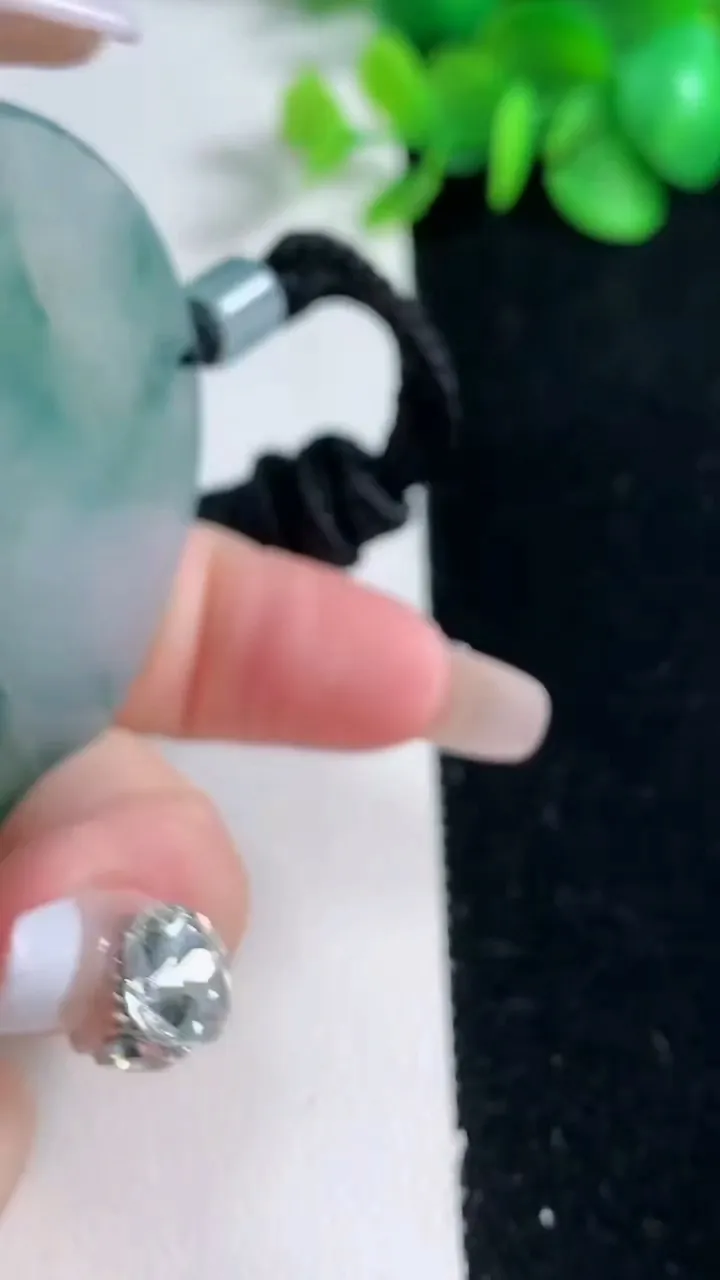 天然A货翡翠种飘花山水牌吊坠，尺寸53.4-5.8，重量:47.14g
12月31日