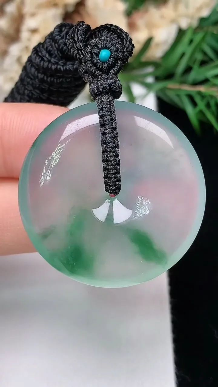 天然A货翡翠平安扣吊坠，尺寸31-5.9，重量:15.30g
12月31日