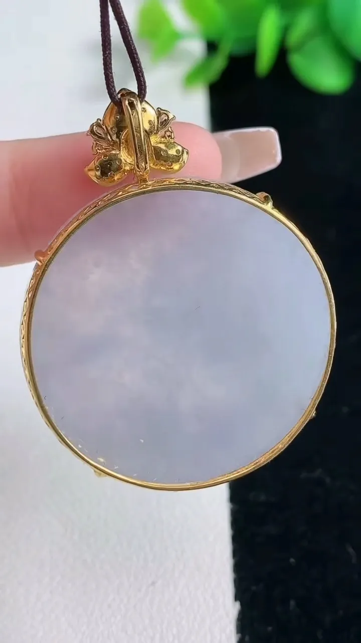 天然A货翡翠18K金紫罗兰无事牌吊坠，尺寸32.7-7.3，重量:14.29g
12月31日