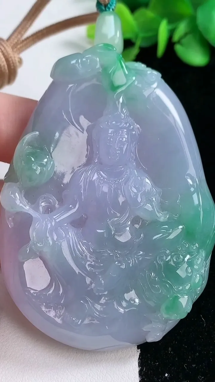 天然A货翡翠文殊菩萨吊坠，尺寸70.7-51-13.3，重量:105.54g
12月31日