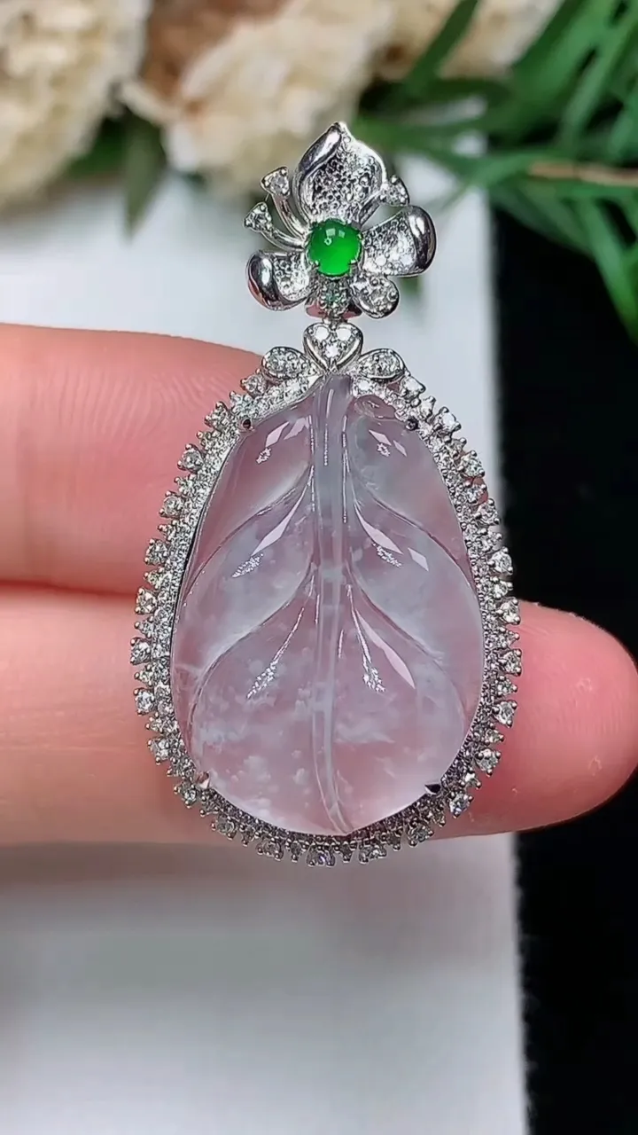 天然A货翡翠白冰金枝玉叶 叶子吊坠，尺寸35-18.6-11，裸石21.3-14.3，重量:4.57