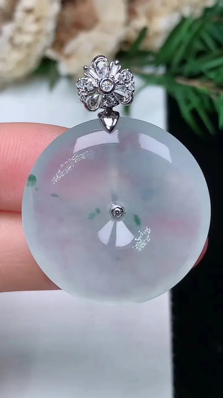 天然A货翡翠飘花平安扣吊坠，尺寸26.6-5.8，重量:9.11g
12月31日