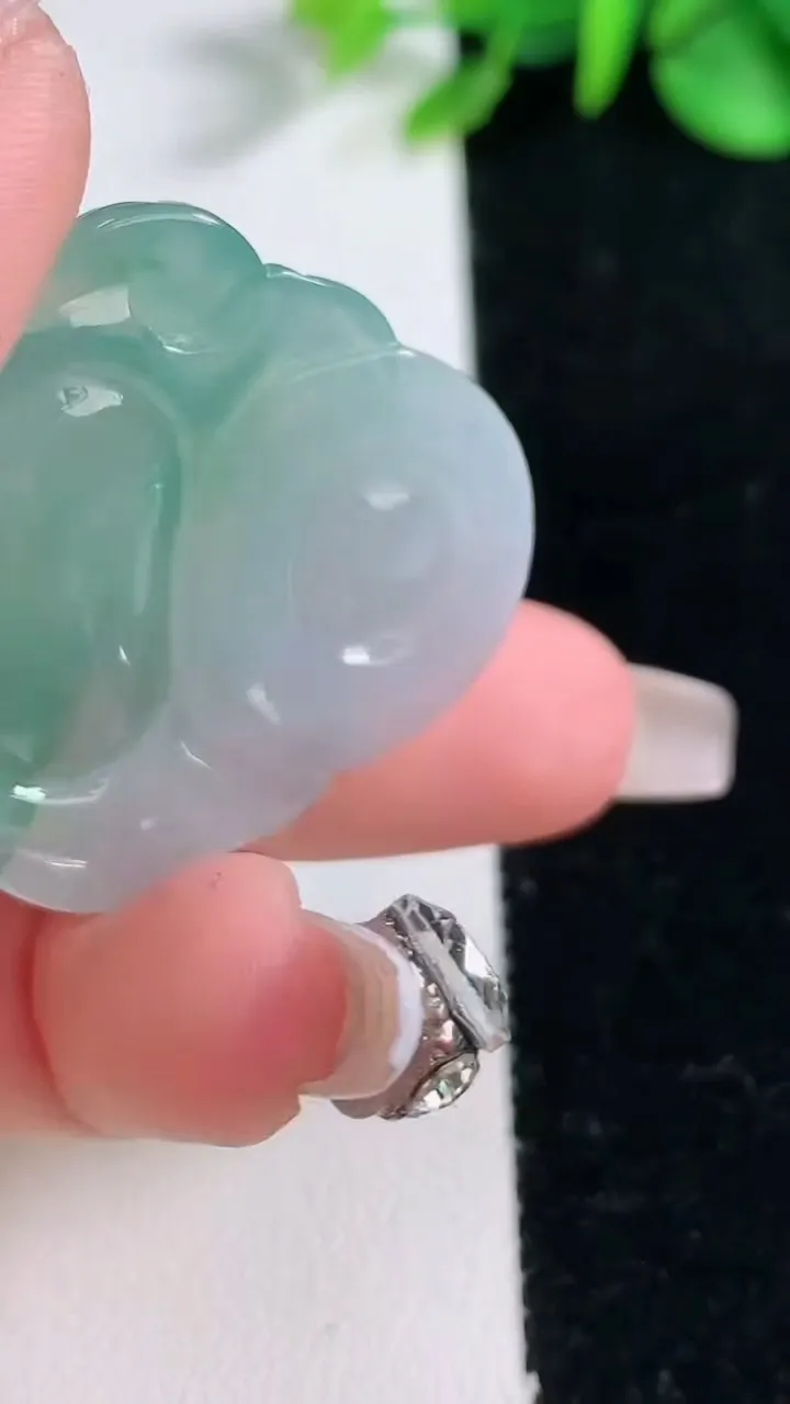 天然A货翡翠佛公吊坠，尺寸32.5-34.8-6.3，重量:10.79g
12月31日